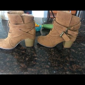 American Eagle booties